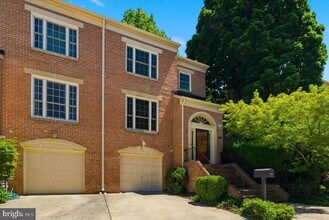 Building Photo - 1433 McLean Mews Ct
