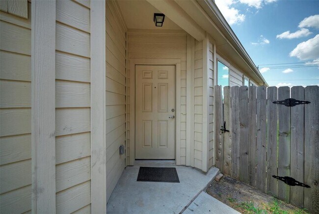 Foto del edificio - 913 Fortrose Ter