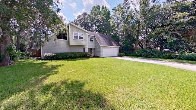 Foto del edificio - Beautiful Two-Story Home in Neptune Beach availabe early April!