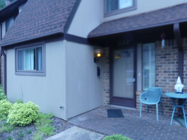 Building Photo - 1122 Willow Green Dr