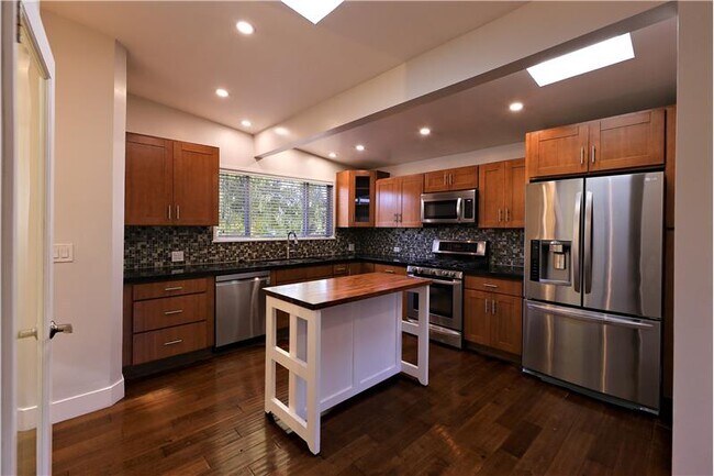 Building Photo - 6014 Wish Ave