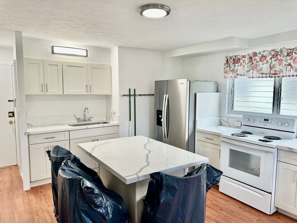 Foto principal - Renovated 2 bedroom 1 bath Duplex in Lilih...