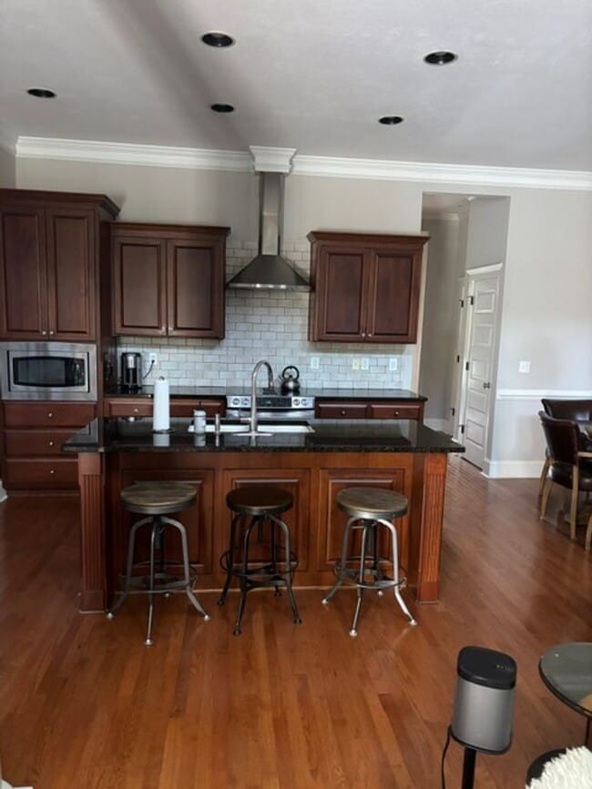 Building Photo - Available Now Fully Furnished Town Home in...