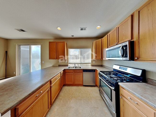 Foto del edificio - 18660 E 47th Ave