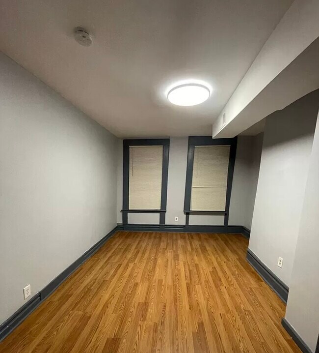 44 4th St 3F - 42 4th St