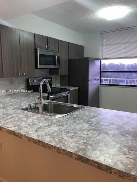 Foto del edificio - 1715 Whitehall Dr