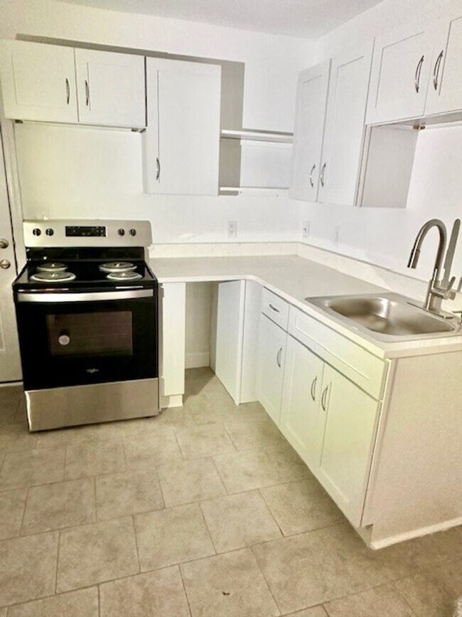 Foto del edificio - Recently Renovated 2 Bedroom 1 Bath Home AVAILABLE NOW . ($500 OFF Full Months Rent Must M/I By 4...
