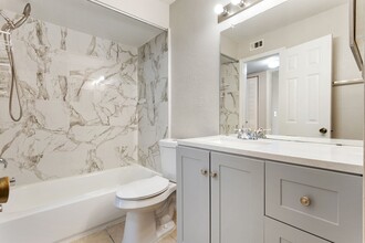 Building Photo - 4658 Commander Dr