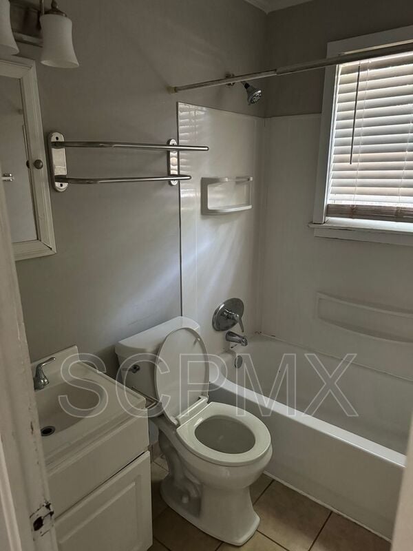 Building Photo - 5017 Baylor St