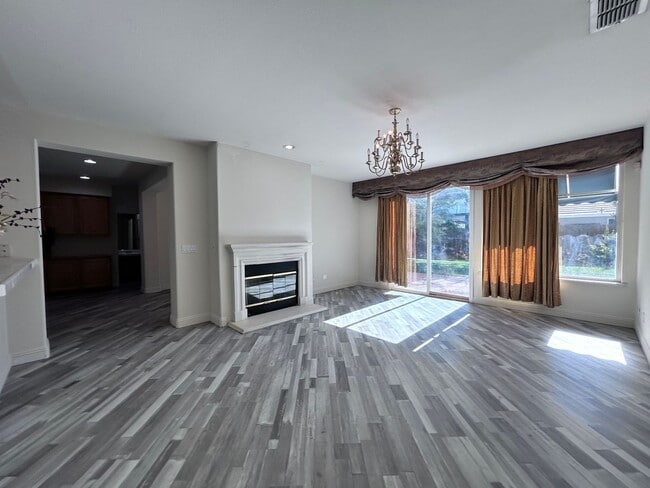 Building Photo - Beautiful Four Bedroom Home in Sacramento