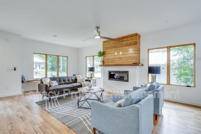 Photo - 1211 Gilbert St House