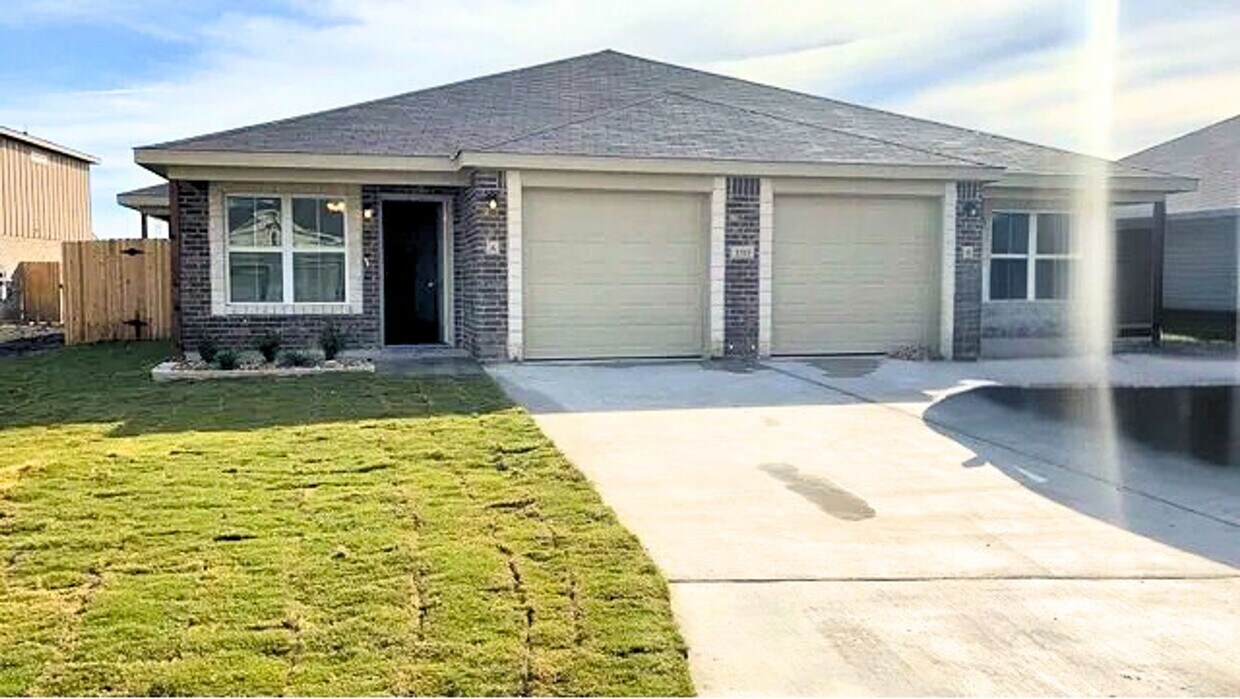 Foto del edificio - AVAILABLE SOON! *MORE PHOTOS COMING SOON*