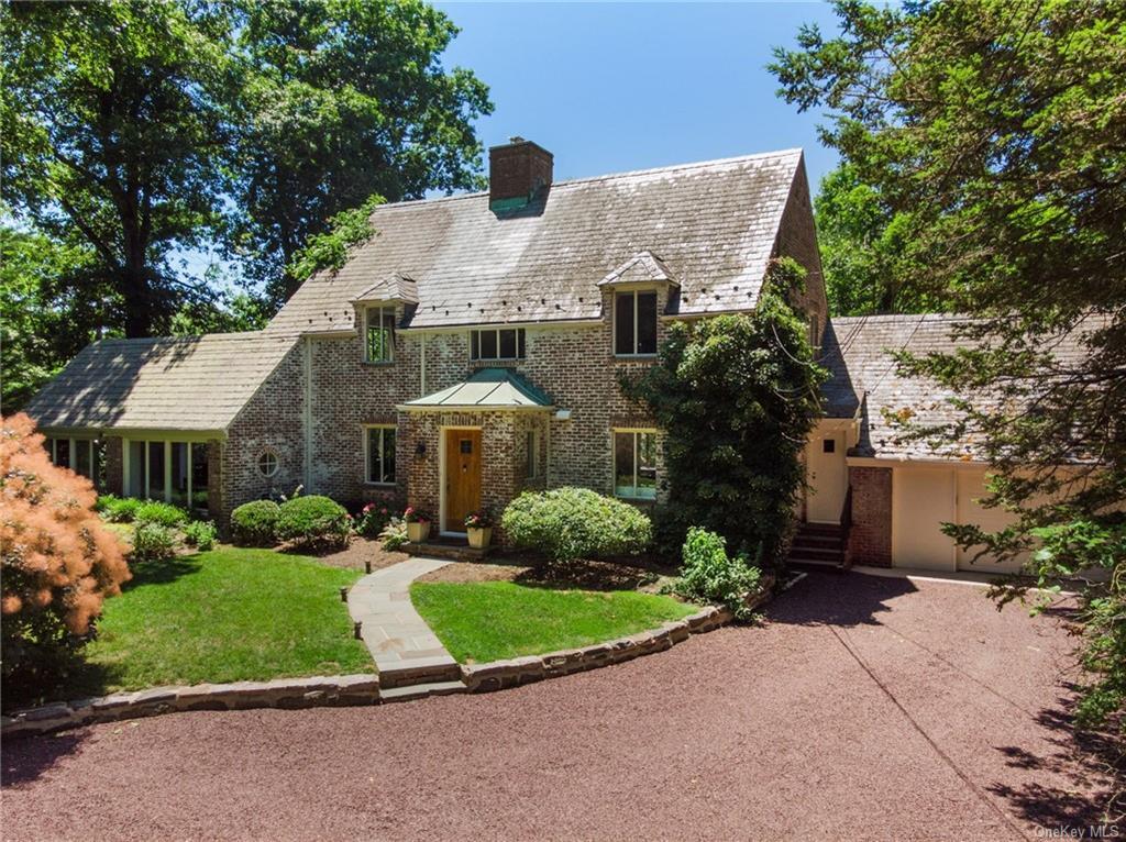 Primary Photo - 4 Boulder Brae Ln