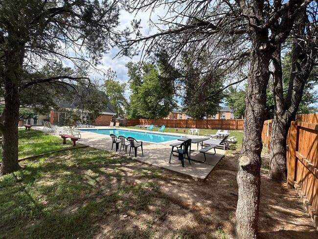 Foto del edificio - 1708 Sawyer Way