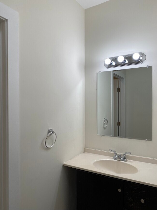 Foto del edificio - 1222 Elden Ave