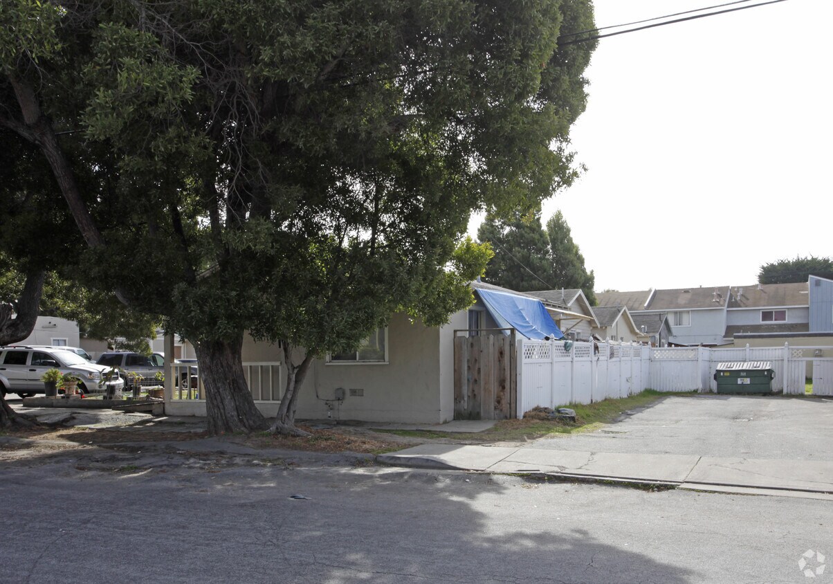 Primary Photo - 960 Harcourt Ave