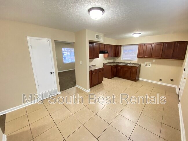 Building Photo - 4216 Lawnview St