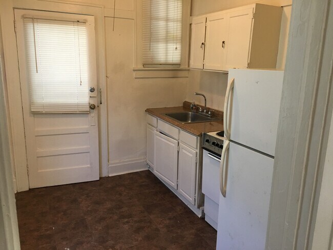 Cocina - 669 Avenue B NW