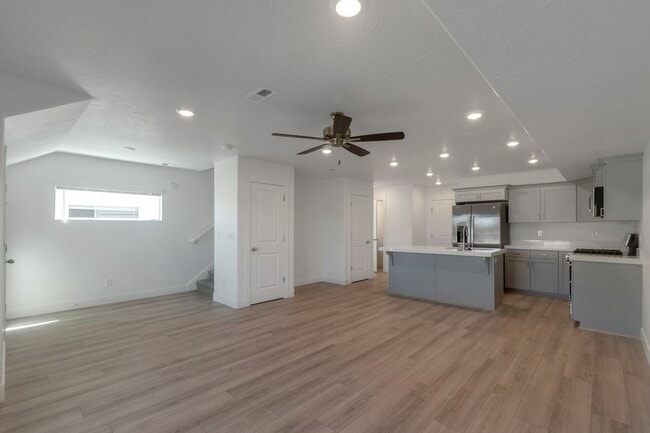 Building Photo - BRAND NEW - 3BD/2.5BTH/2GAR - SPANISH FORK