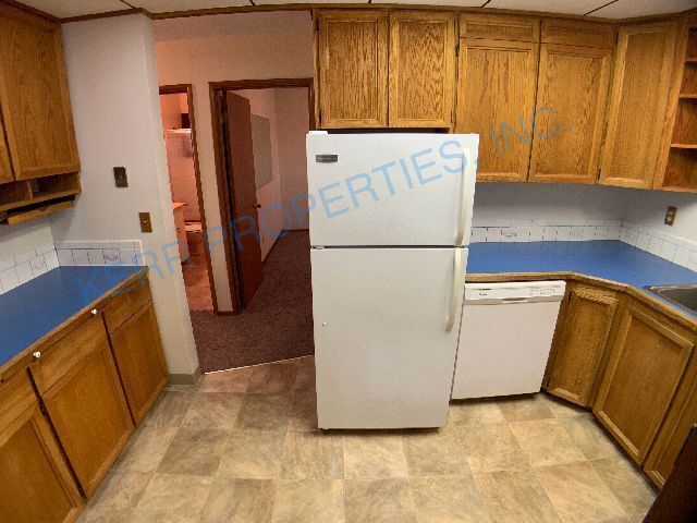 Building Photo - 3 Bd / 2 Bth - Fireplace - Storage - Wet B...