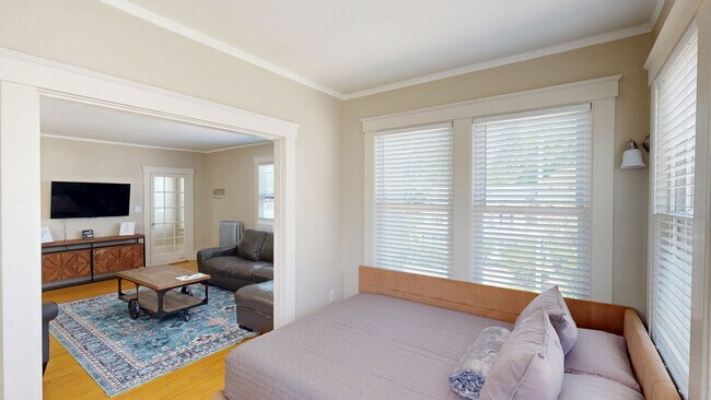 Foto del edificio - 128 1/2 Elm Street-SI ID1380181P