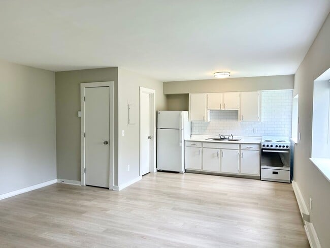 Building Photo - Discover Peaceful Living at Black Creek Ap...
