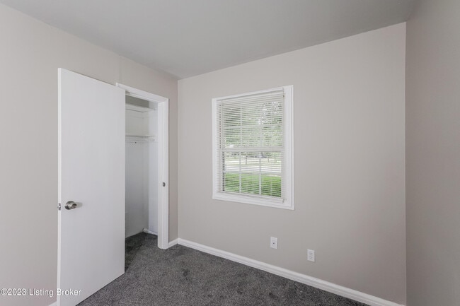 Building Photo - 5810 Alanadale Dr