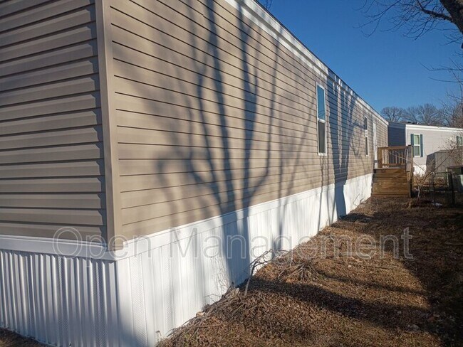 Building Photo - 16 English Village Park