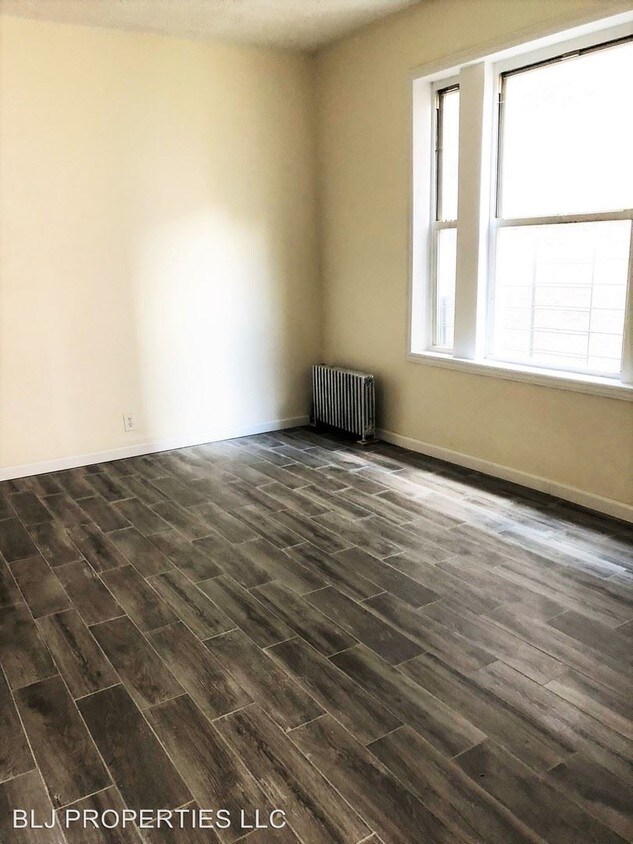 Foto del edificio - 2311 Crotona Ave