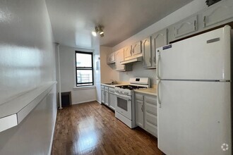 Building Photo - 55 Tiemann Pl