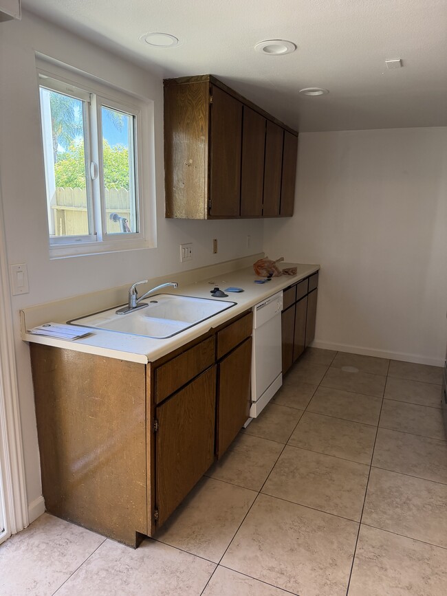Building Photo - 1341 Eastpark Dr