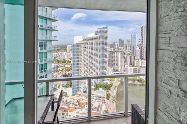 Foto del edificio - 1900 N Bayshore Dr