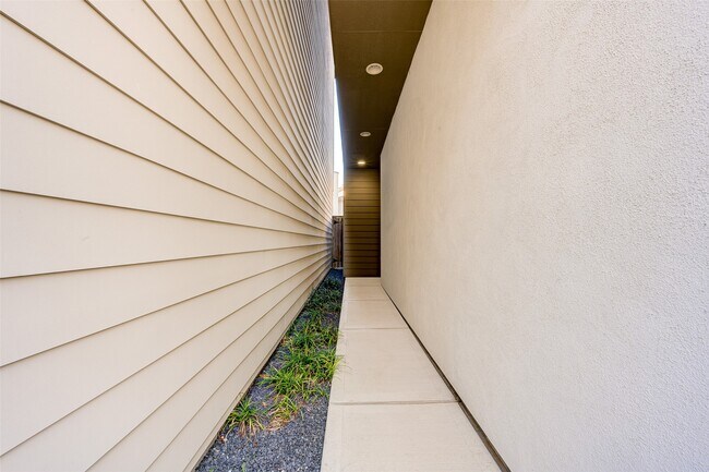 Foto del edificio - 2333 Sperber Ln