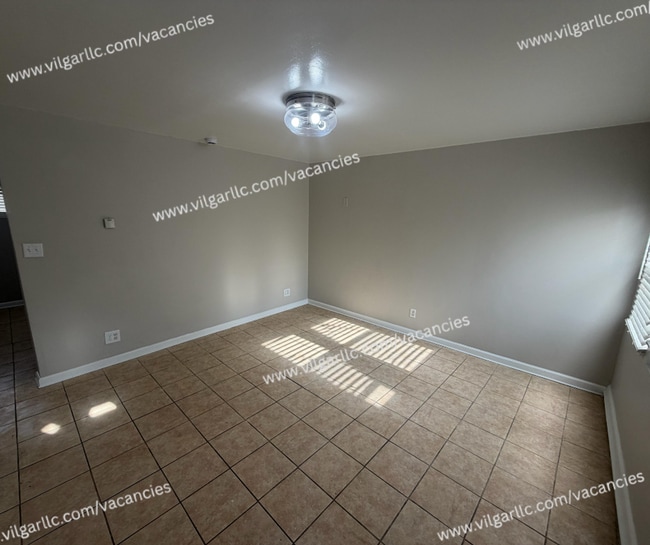 Building Photo - FOR RENT — SPACIOUS 3 BED / 1 BATH HOME