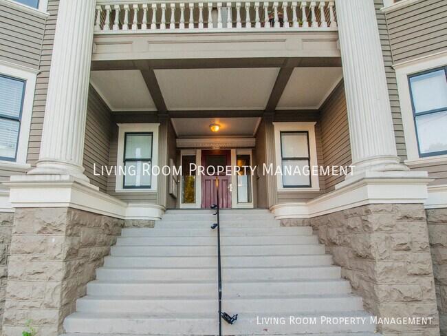 Building Photo - Charming Condo In The NW District With A P...