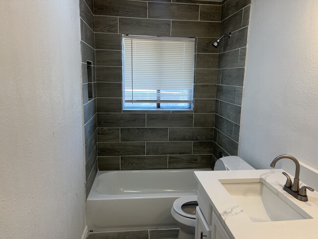 Photo - 1010 Monticlair House