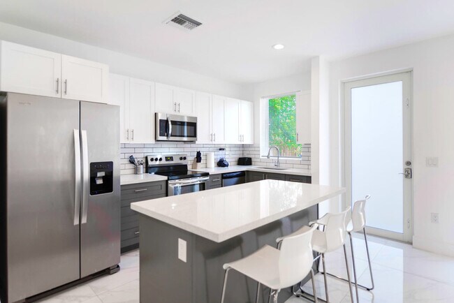 Building Photo - 1175 NW 26th St