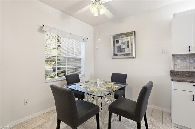 Foto del edificio - 2460 Old Groves Rd