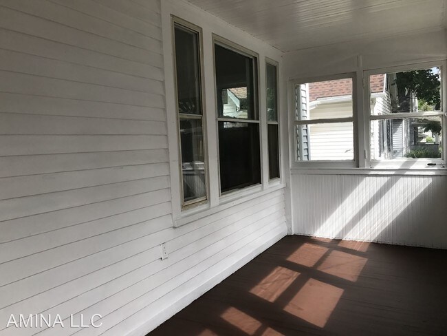 Building Photo - 3 br, 1 bath House - 529 Ames St.