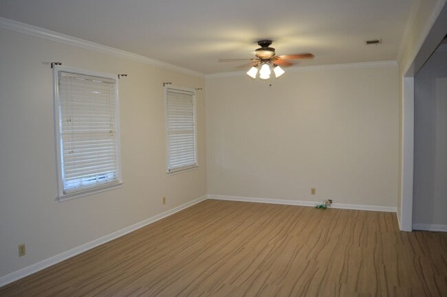 Building Photo - 222 Mary St