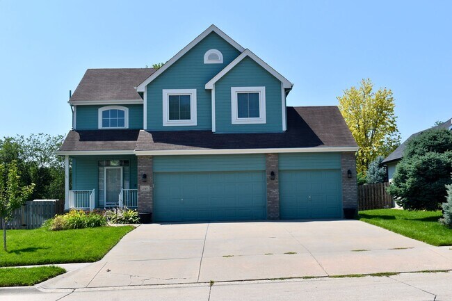 Foto del edificio - Modern 3 Bedroom 4 Bathroom Bellevue Home!