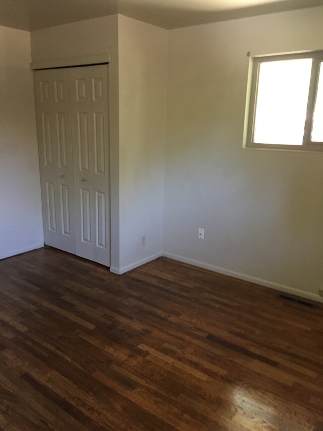Building Photo - 745 33rd St