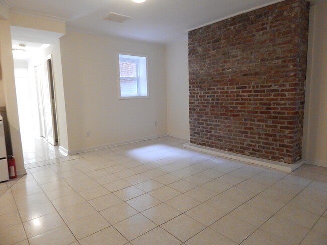 Building Photo - 135 Sussex St