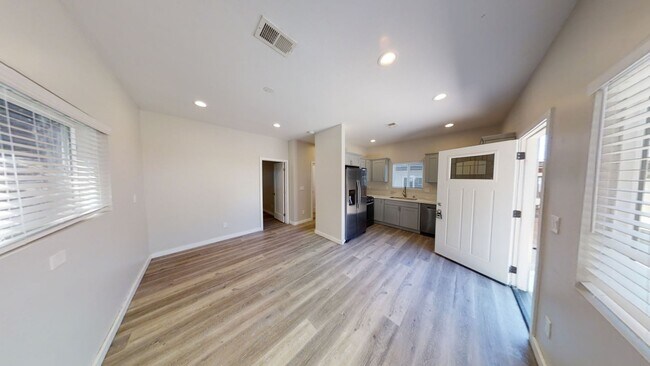Foto del edificio - 4BD/2BA on Tipton!