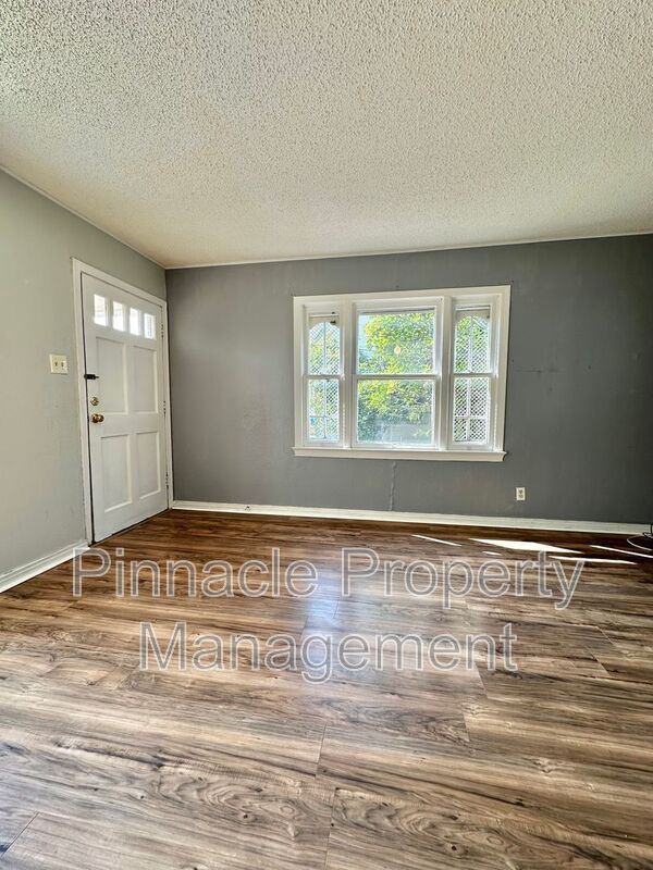 Foto del edificio - 310 S Van Buren St