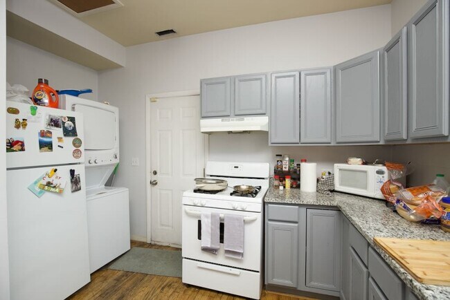 Building Photo - 1340 W Hubbard St