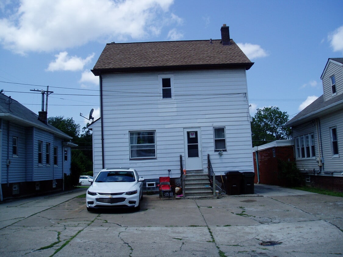 5673 Pearl Rd, Parma, OH 44129 House Rental in Parma, OH