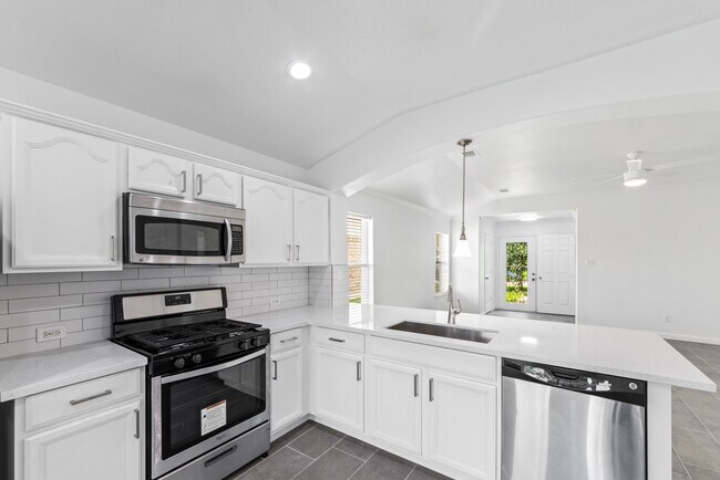 Building Photo - 13112 Trail Manor Dr
