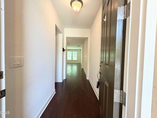 Building Photo - 735 Lampwick Ln