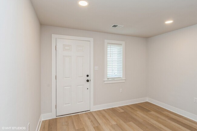 Building Photo - 403 Cranford Way